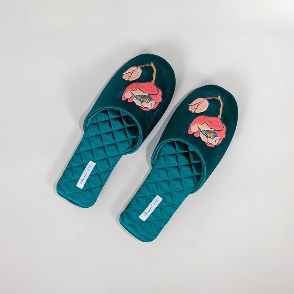 New Chinese Style Women's Indoor Home Slippers with Flower Embroidery Quiet and Comfortable for All Seasons Soft and Wearable