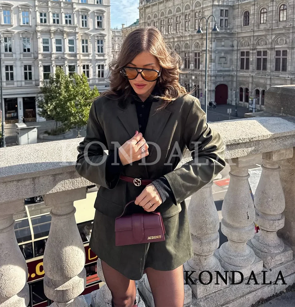 سترة KONDALA خريفية كلاسيكية باللون الأخضر الداكن سترة نسائية أنيقة بأزرار للتنقل لخريف وشتاء 2025 سترة نسائية عالية الشارع