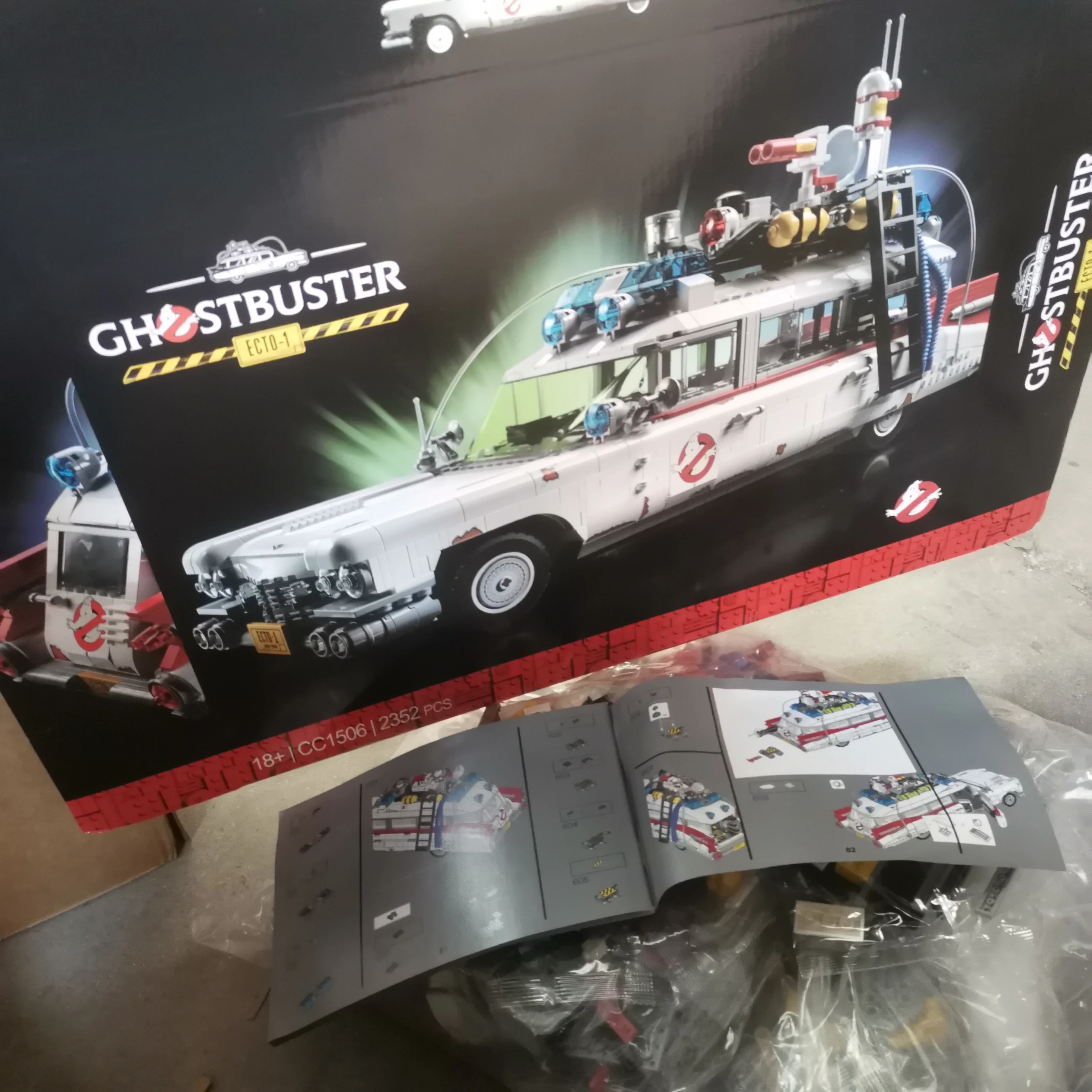 

For a friend With Original Box352 PCS ECTO-1 Creative Vehicle Building Block Compatible with 10274 Bricks Toy Car Model Car gift
