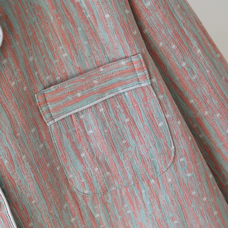 طقم بيجامة جديد للزوجين لربيع وخريف 2025 100% قطن شاش للرجال والنساء ملابس منزلية مخططة بأكمام طويلة طقم مكون من قطعتين