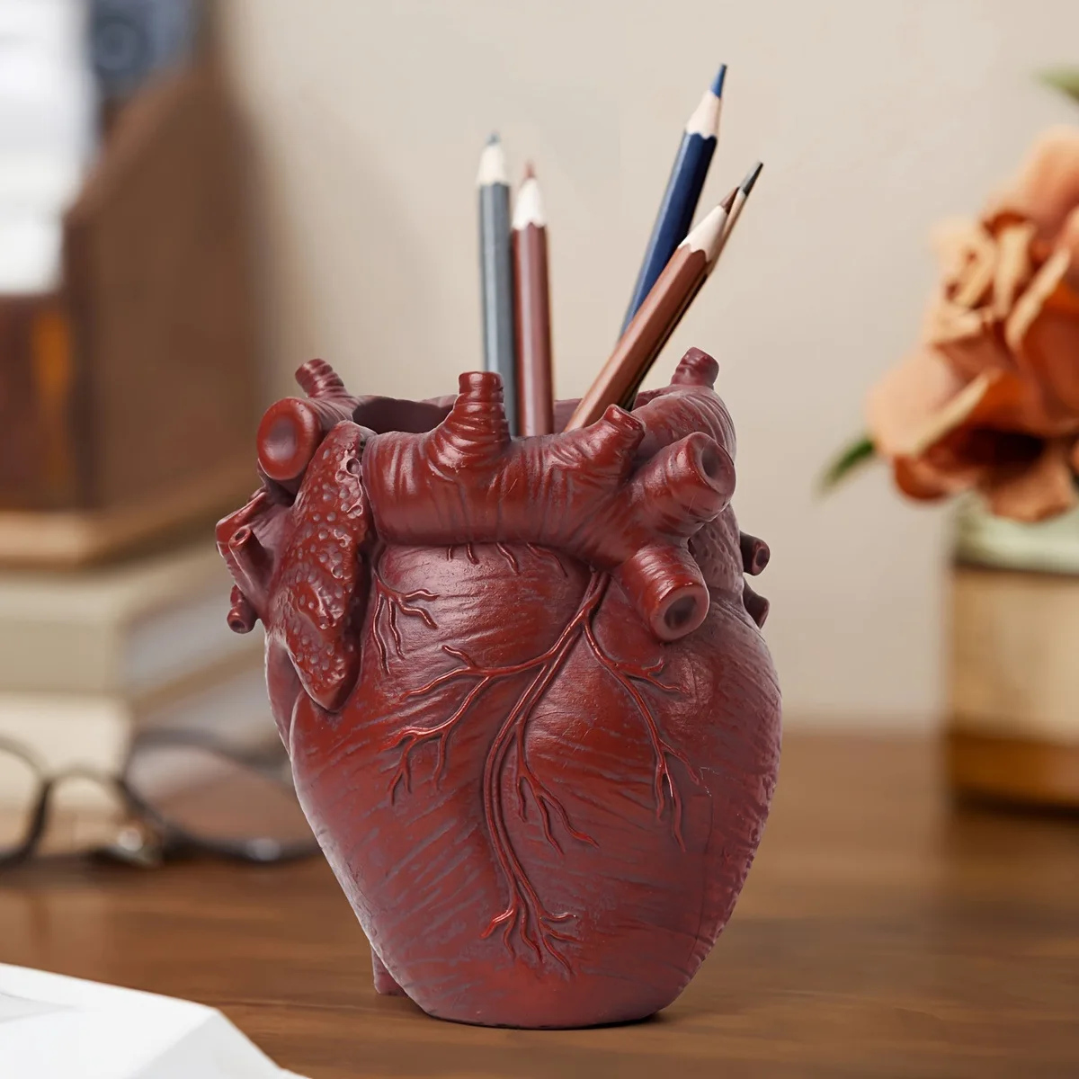 Realistic Anatomical Heart Pen Holder, Resin Craft Desktop Organizer, Gothic Decor Pencil Cup for Office, School & Vanity Table