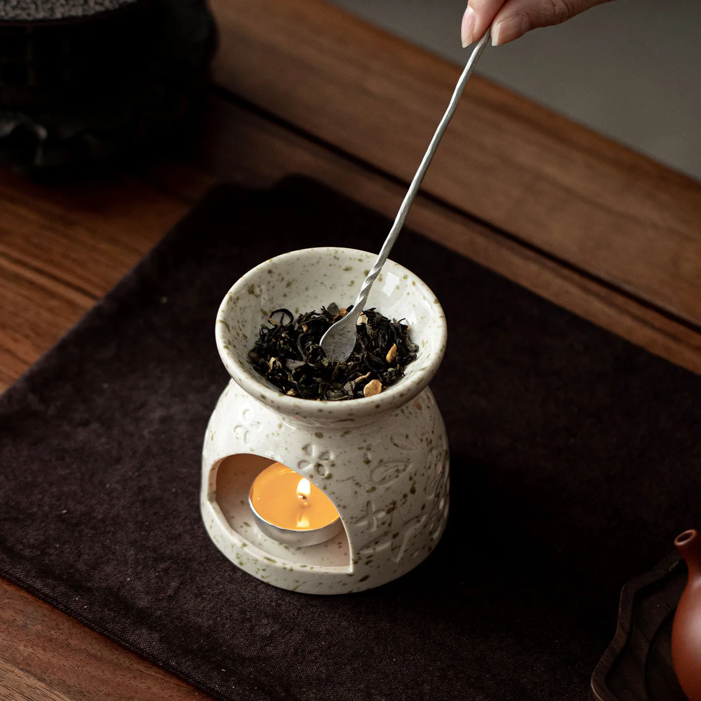Flower & Fish Shadow Tea Roaster Ceramic Aroma Fireplace, Candle Heating Base, Cedar Lavender Burning Diffuser Burner