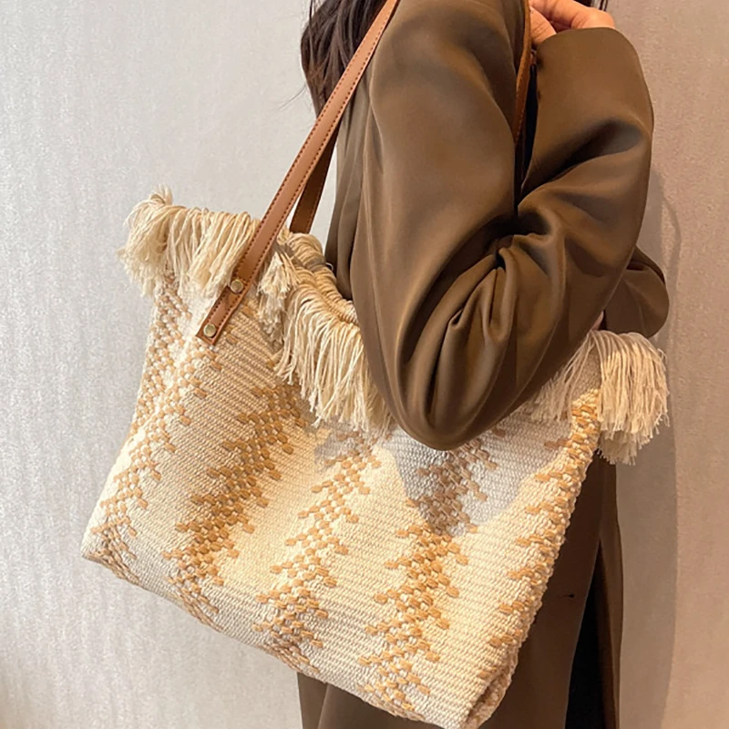 

Весенне-летняя женская сумка большой вместимости, новая версия сумки через плечо с кисточками, универсальные холщовые сумки-тоут для поездок на работу