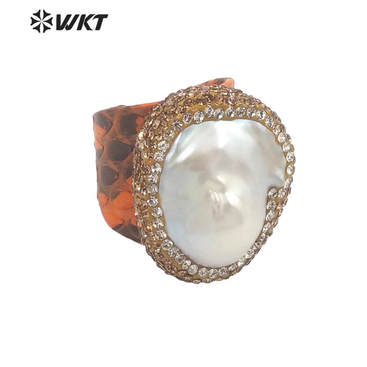 

WT-MPR040 Wholesale Fashion Baroque Pearl Ring With Genuine Leather Gorgeous Dubai Style Precious Women Diamond Ring For Party