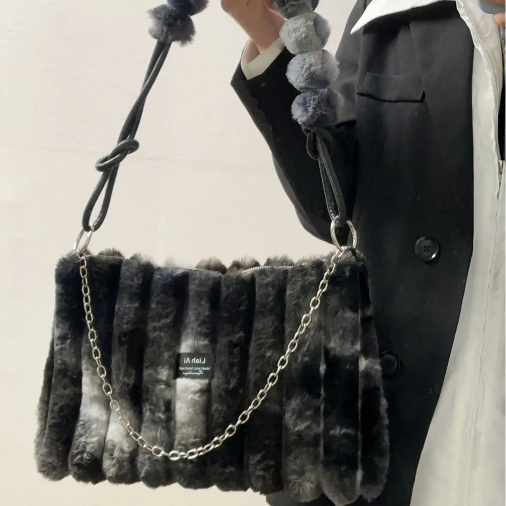 

Modern Euro-America Style Fluffy Handbag Chains Design Soft Shoulder Bag Luxury Zipper Closure Crossbody Bags Daily Use