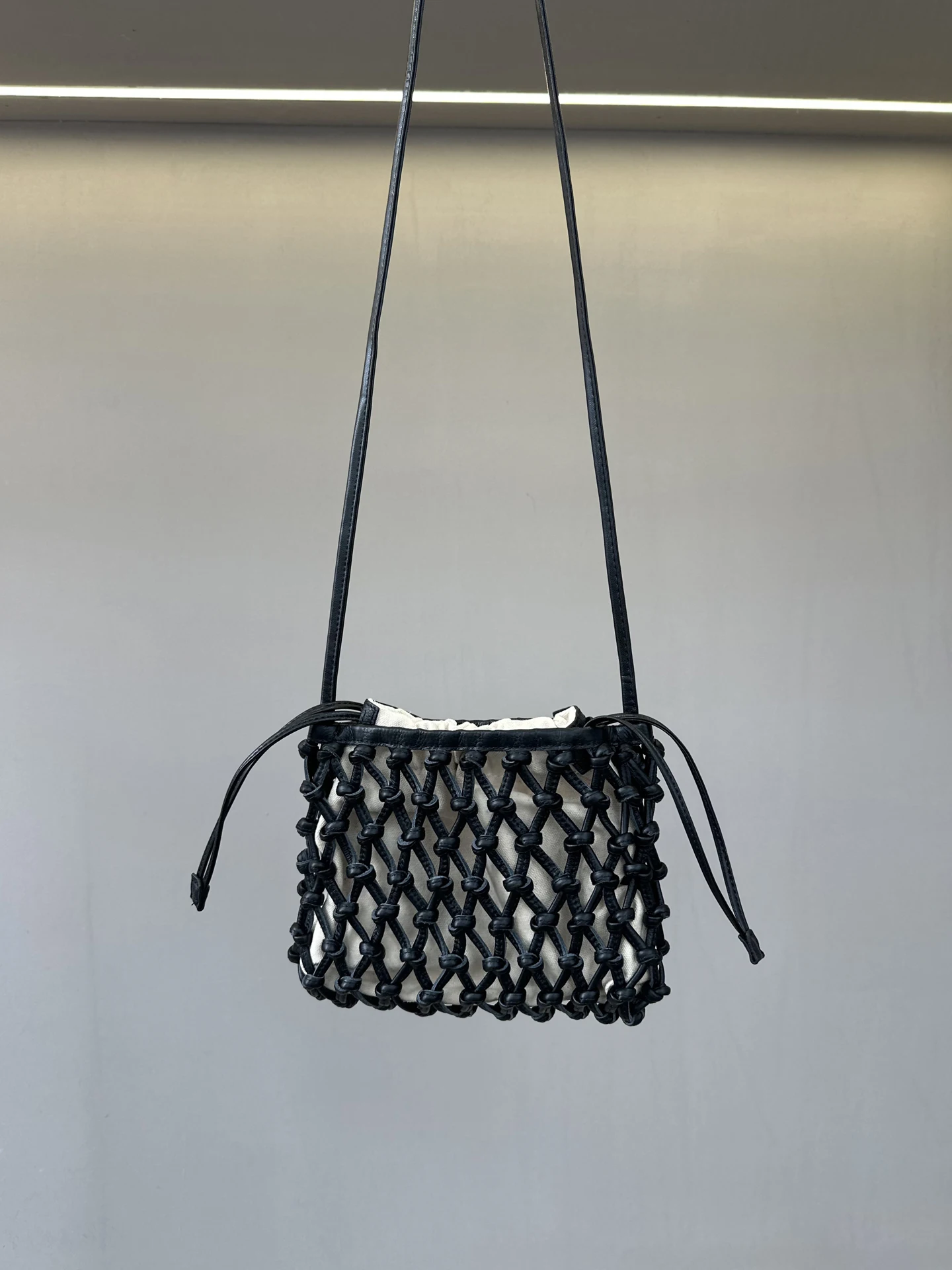 

Тканая сумка из воловьей кожи с верхним слоем, сумка для мобильного телефона из натуральной кожи, маленький дизайн, наклонный крест на одно плечо, маленькая квадратная...