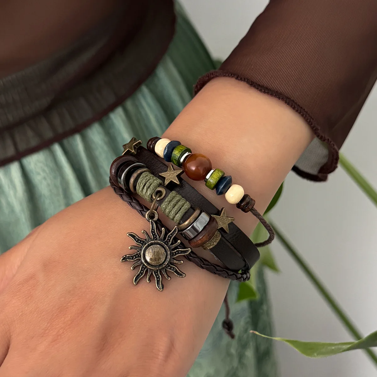 

Fashion Jewelry Trendy Alloy Niche Design Beads Hand Rope for Women Ethnic Style Sun Pendant Bracelet Braided Bracelet Gift