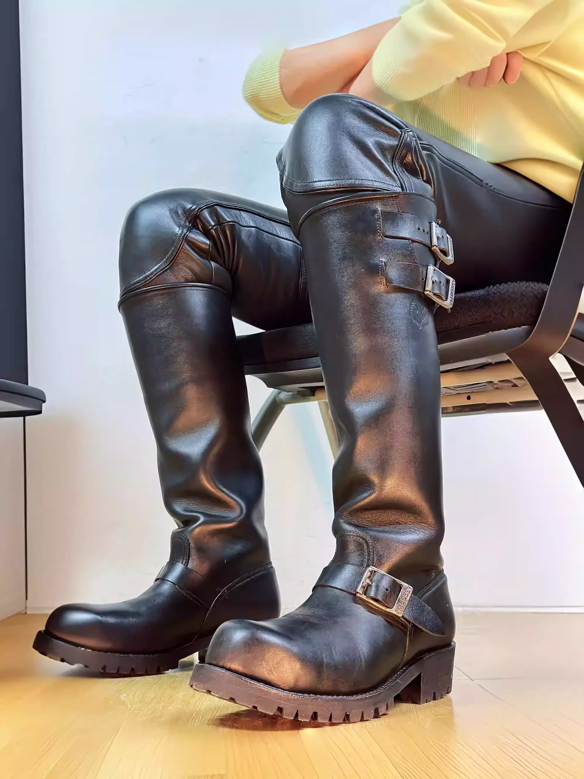 

Men's New Dark Style Vintage Motorcycle Boots High-Top Riding Leather Knee High Boots Metal Belt Buckle Decor Thick Sole Slip-on