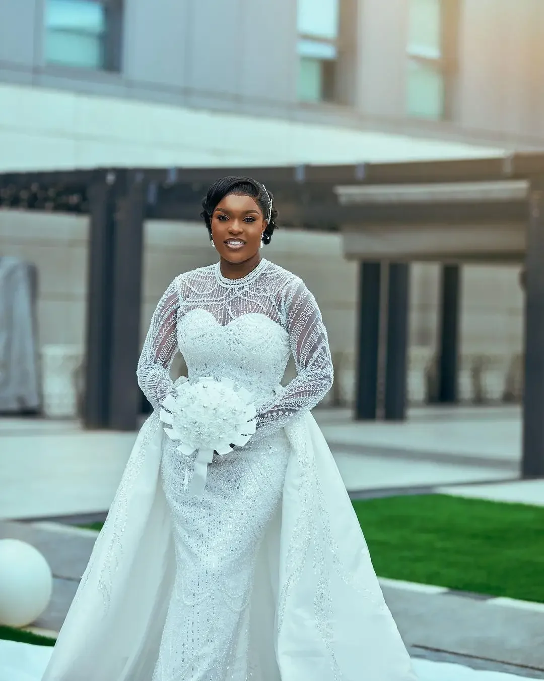 

Customized O-Neck Shinny Beads Pearls Long Sleeves Wedding Dress Vestidos De Novia Garden Bridal Gown with Removable Skirt