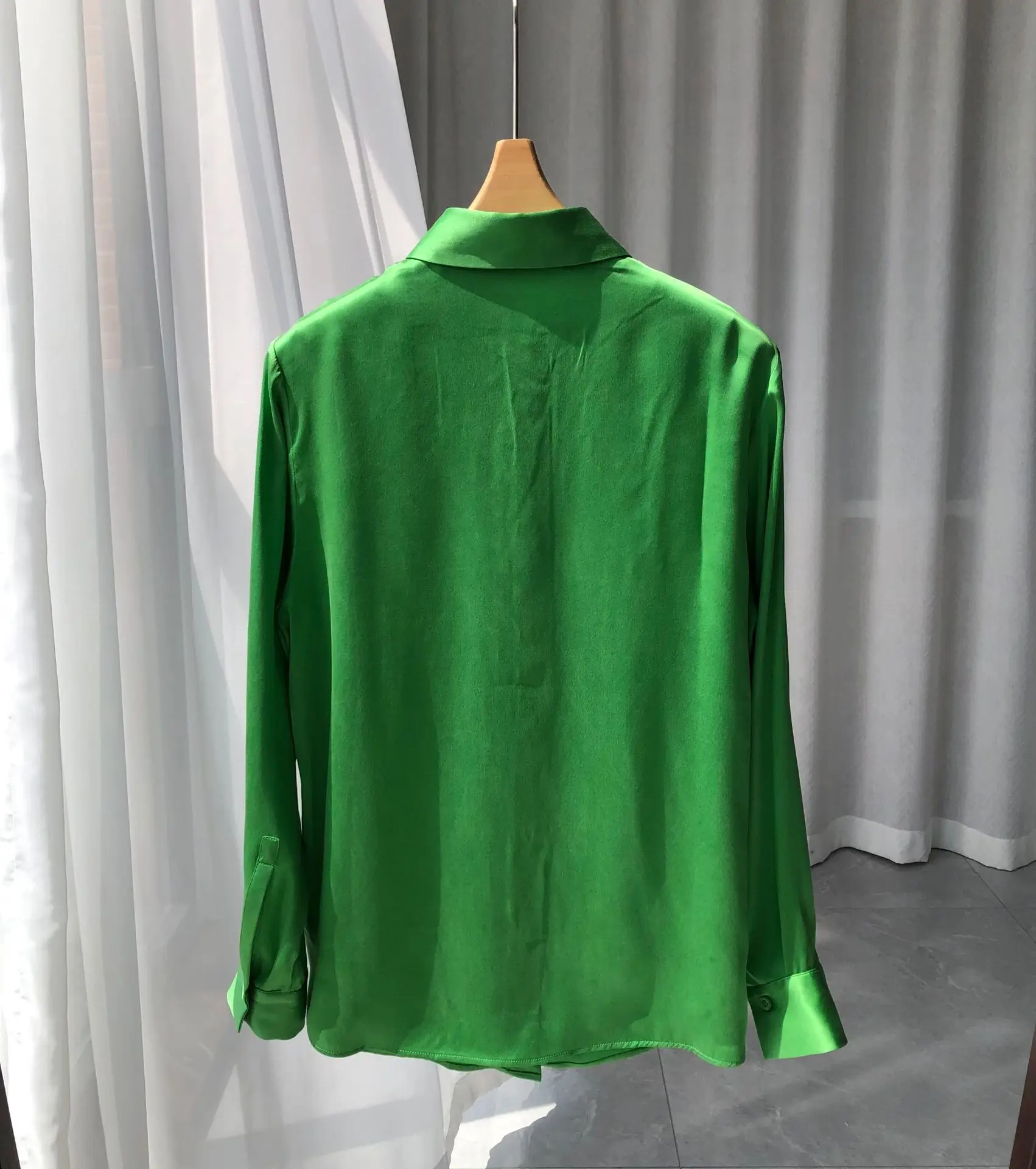 2023 Spring Summer Chic Women's High Quality Vintage Elegant Green Silk Shirt B707