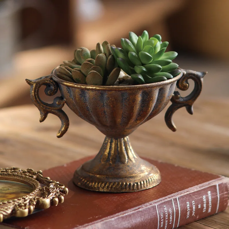 Retro wrought iron flower ware, metal flower ware, urn, vase, flower arrangement, hotel restaurant, living room, banquet,
