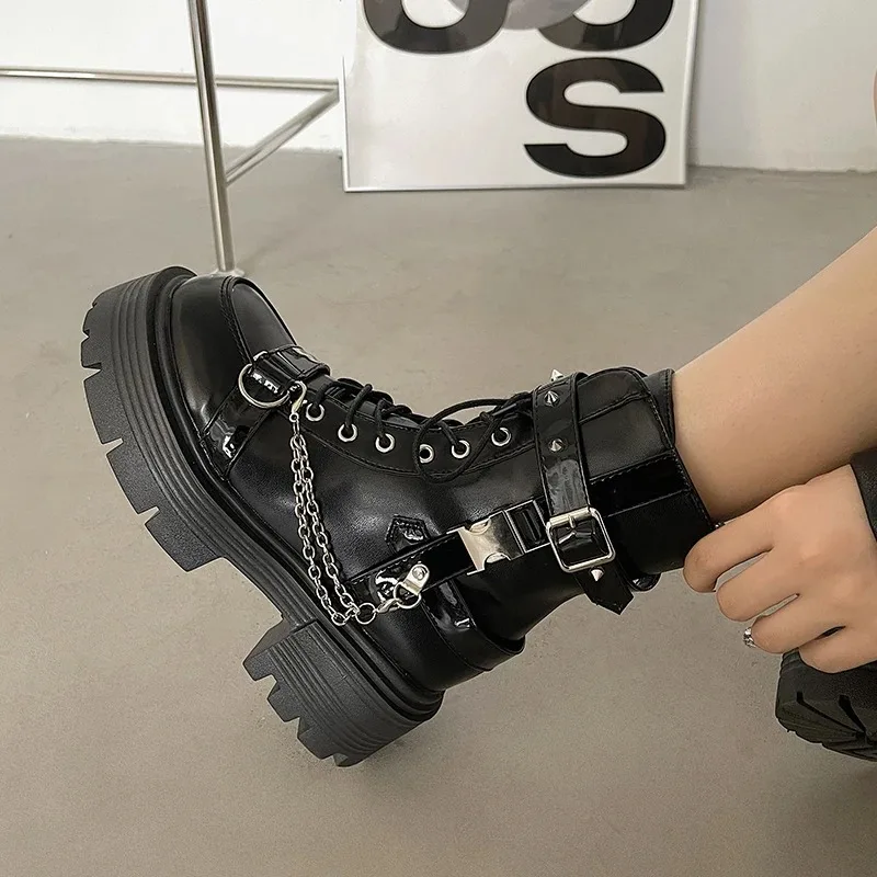 Modne nowe damskie buty motocyklowe lakierowana skóra oddychająca zamek błyskawiczny Lolita buty na platformie 2024 zimowe buty Retro Gothics