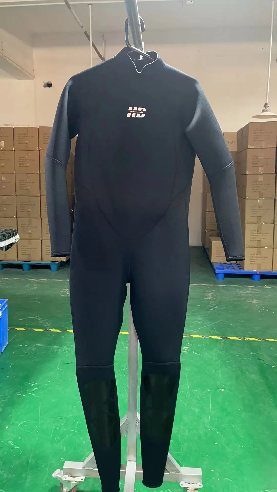 

Adult Scuba Diving Equipment 3mm Neoprene & Nylon Cloth Wetsuit Warm Waterproof Swimming Suit for Diving & Recreation