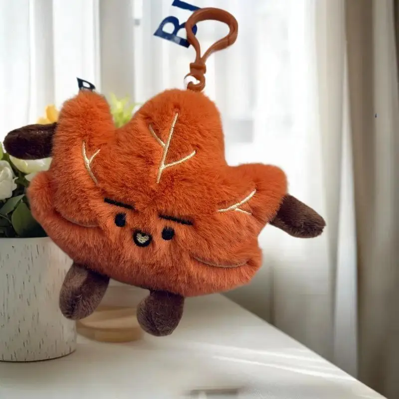 Delizioso mini portachiavi in peluche con foglie d'acero; L'arredamento dello zaino di Loved One e un regalo ideale