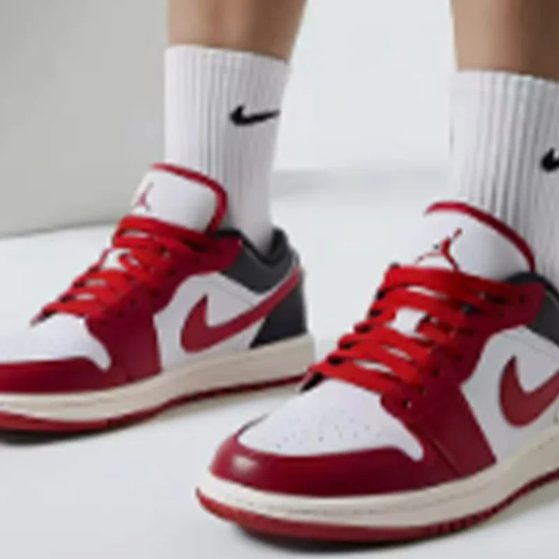 Immagine 6: Scarpe da basket da donna Nike, modello Basic Style DC0774-160
