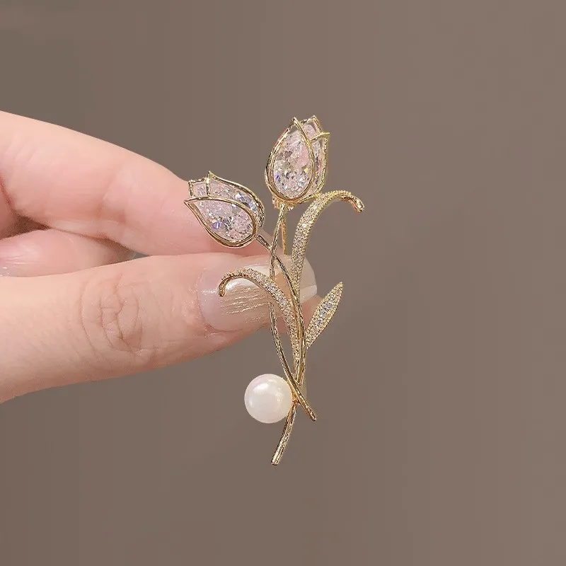 Luxury Zircon Tulip Flower Pearl Brooches for Women Pink Crystal Floral Leaf Lapel Pins Banquet Patry Clothes Corsage Jewelry