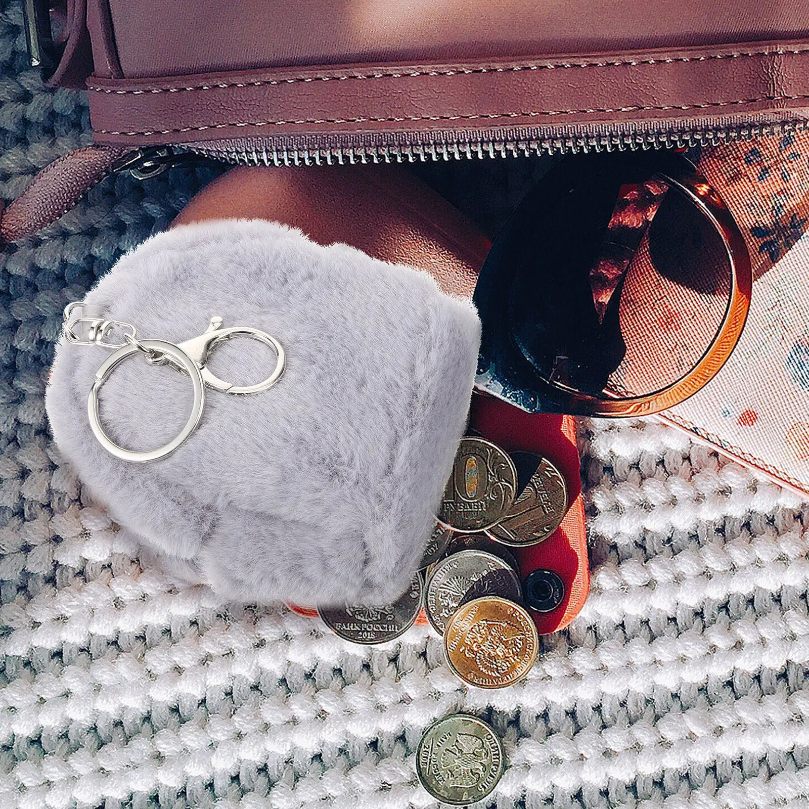 

Fashion Forward Keychain Wallet Women Small Zipper Coin Purse Soft Material Pouch for Coins Keys Earphones Trendy Accessory Gift