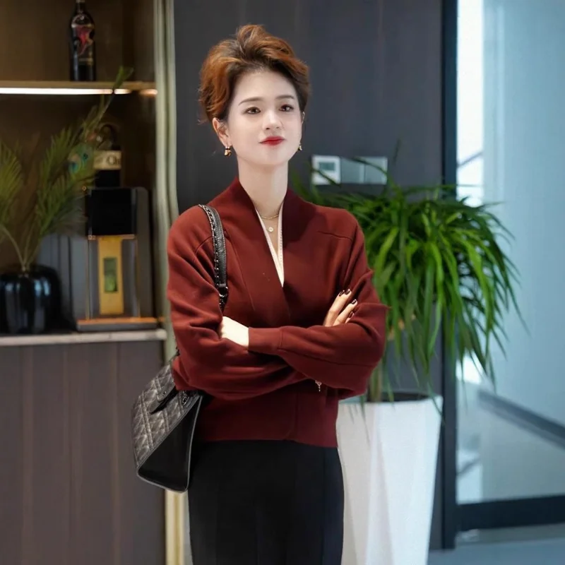 Lekki luksusowy styl, jesień-zima, nowa moda, modny kardigan z dzianiny z długim rękawem, zapinany na jeden guzik, damski top.