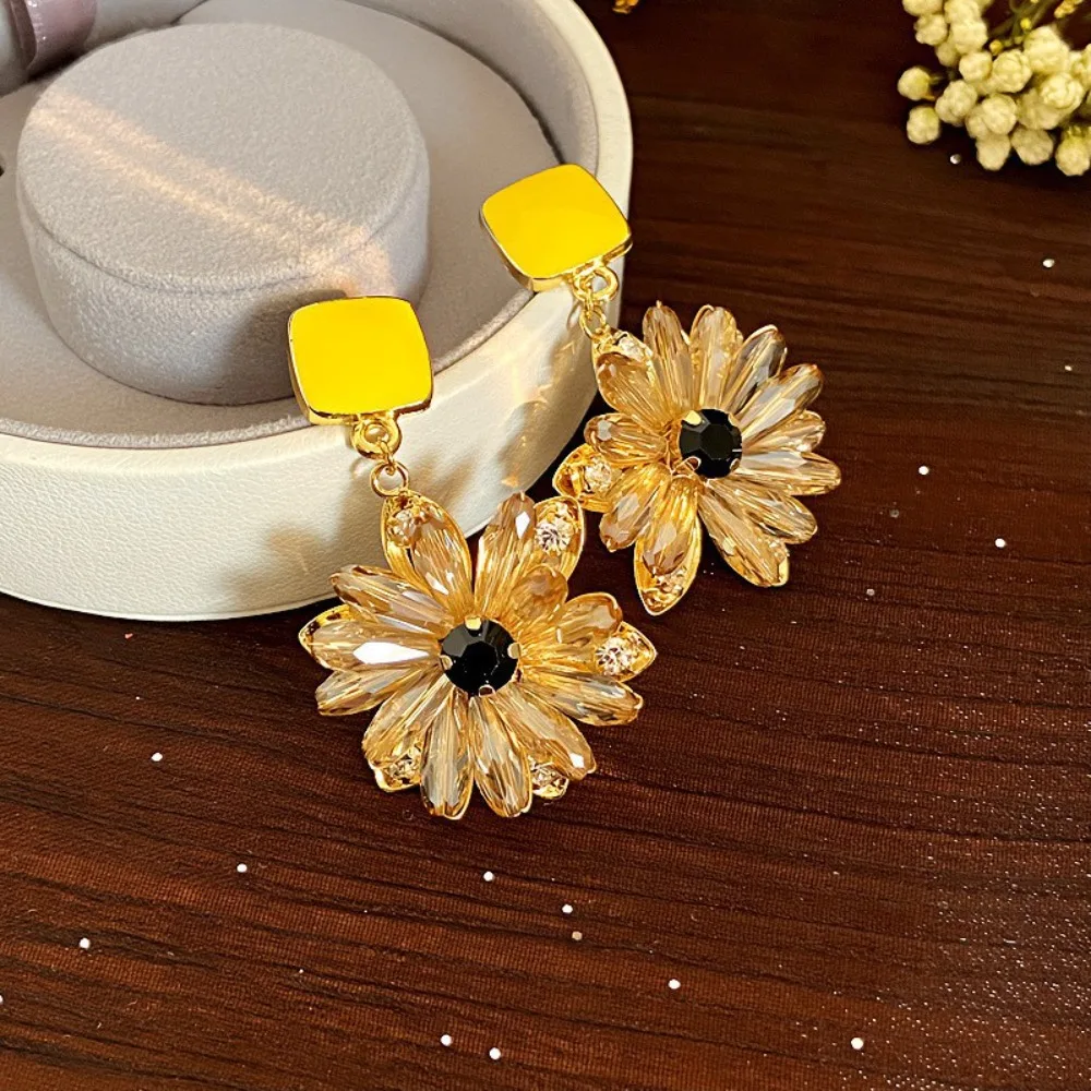 

Fashionable Daisy Flower Earrings A High-end Feel Small Fresh Earrings Light Luxury Niche Fashion Earrings