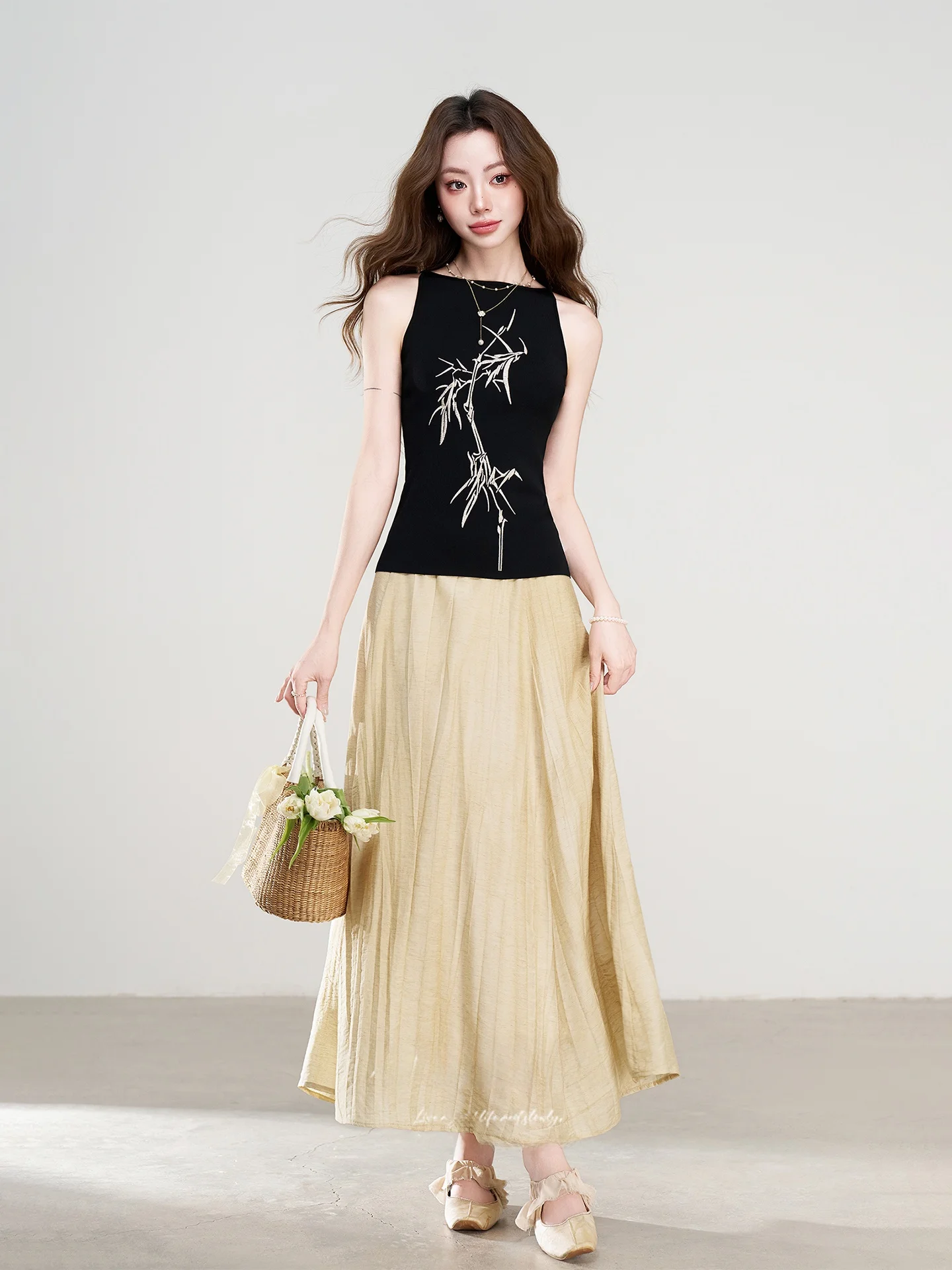 

Новый комплект из двух предметов в китайском стиле: вышитый топ без рукавов и юбка с высокой талией для женщин, летний модный наряд, повседневная одежда