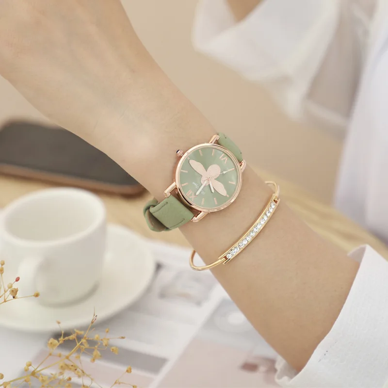 Simple Little bee Design Women Watches Vintage Green Leather Ladies Luxury Wristwatches Fashion Casual Female Quartz Clock