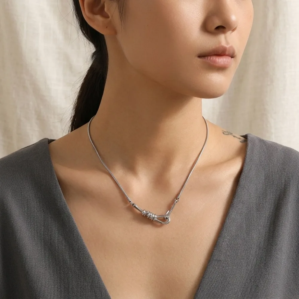 

Trendy Knot Design Titanium Steel Snake Chain Necklace Metal Buckle Clavicle Chain Minimalist Neutral Style Jewelry For Gifts