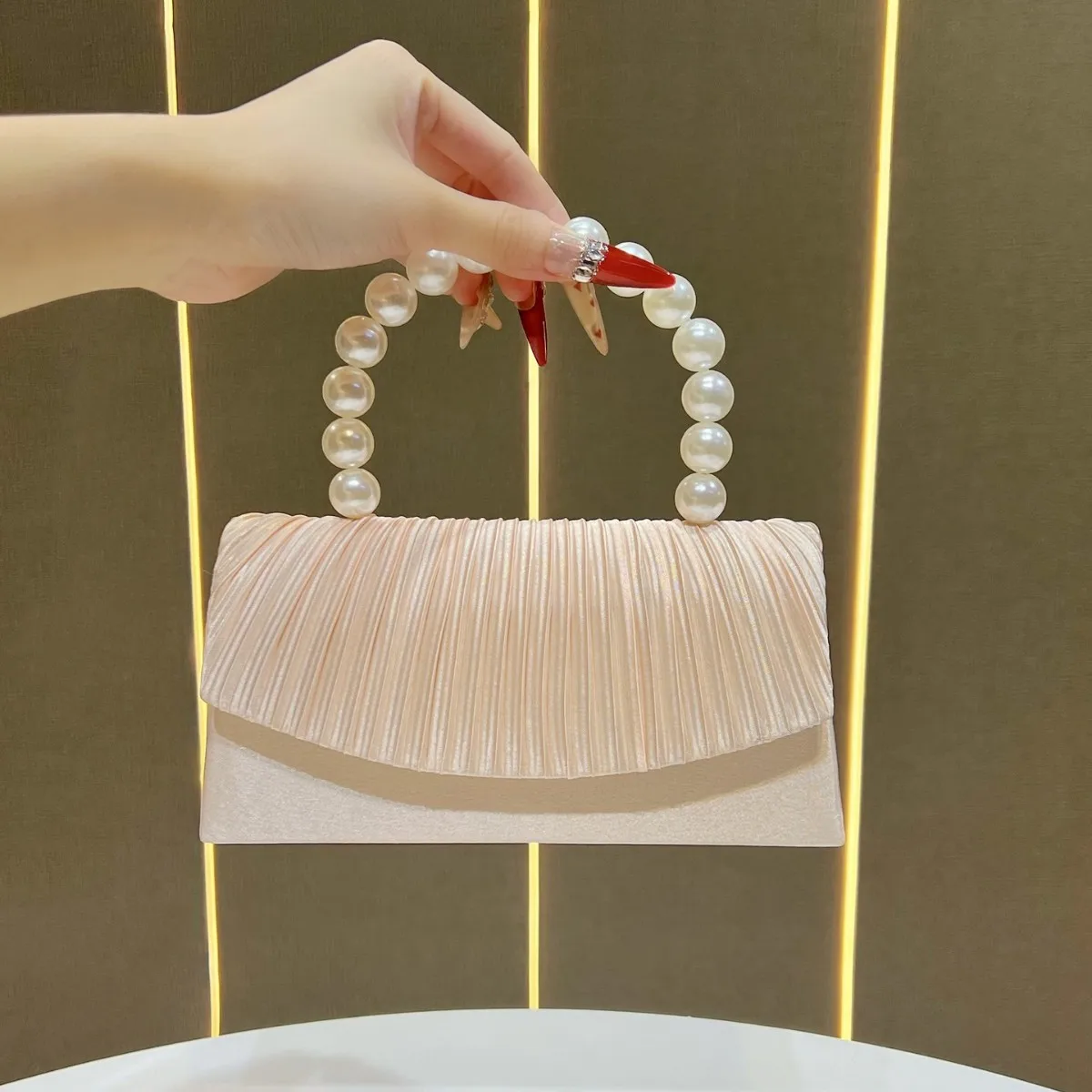 

Dinner beaded handbag stylish clutch with chain small pleated messenger bag versatile shoulder bag gift for friends and lovers