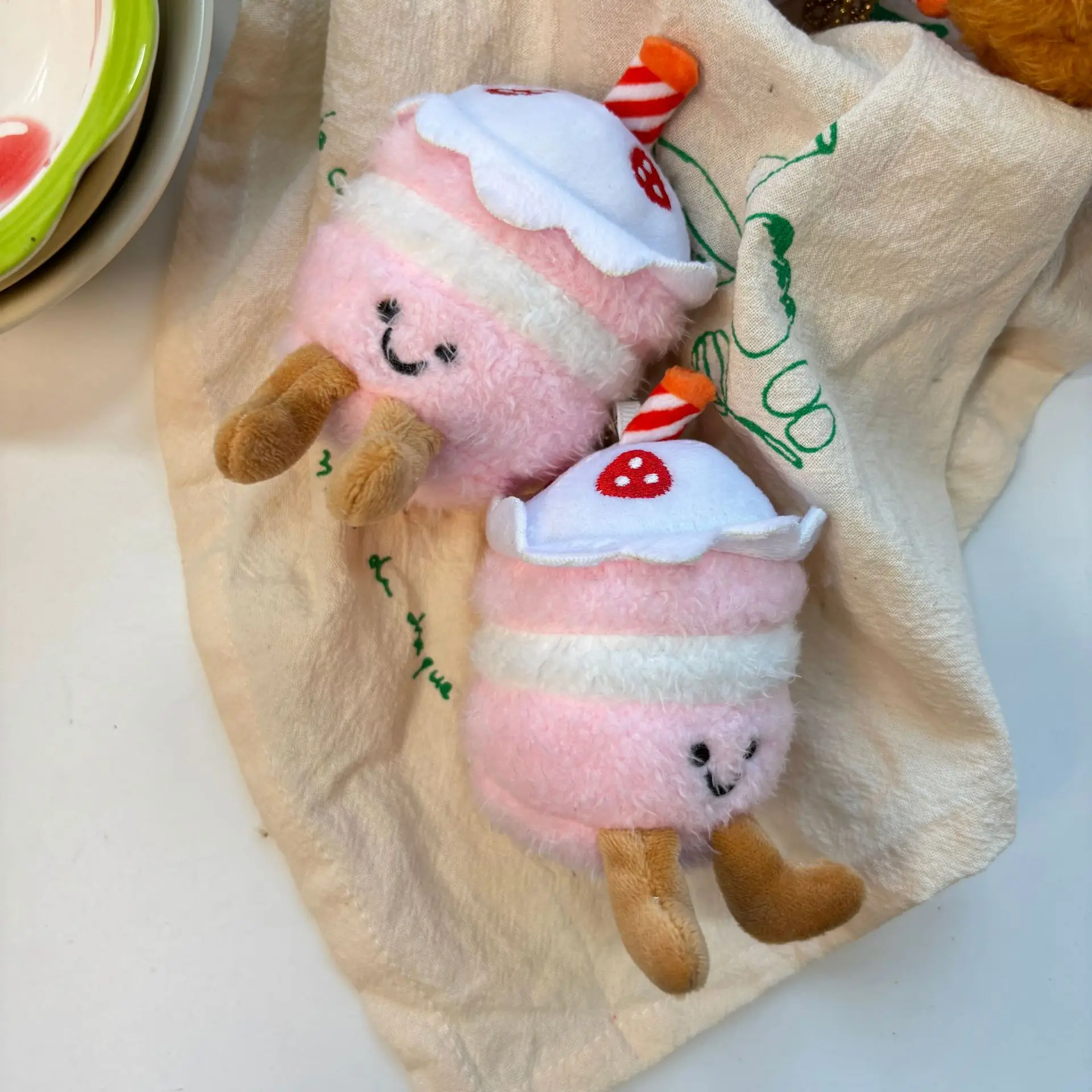 Creativo japonés pastel de fresa muñeco de peluche colgante divertido llavero lindo muñeco de peluche pastel de Chocolate bolsa decoración llavero lindo regalo