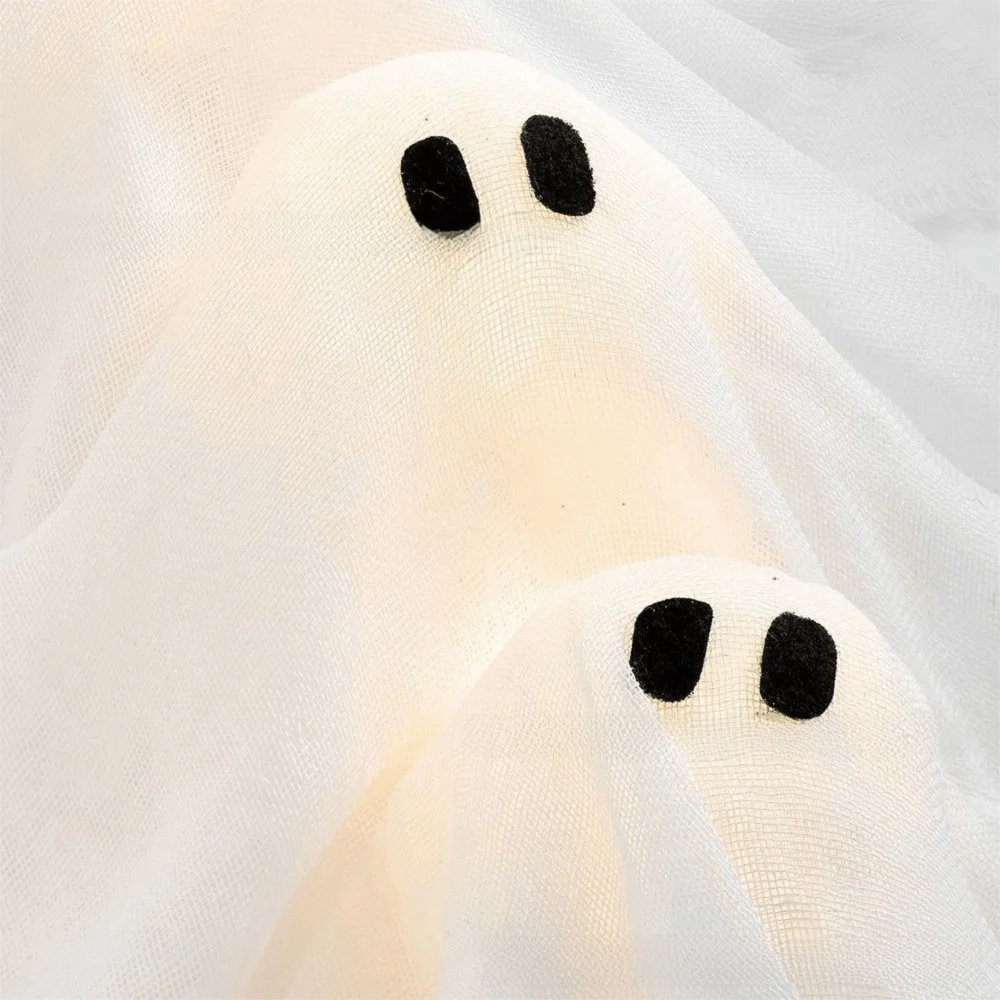 

White Ghos t Design Halloween Ghos t Wreath Spooky Theme Halloween Decor LED Light-Up Ghos t Garland Light-Up Feature