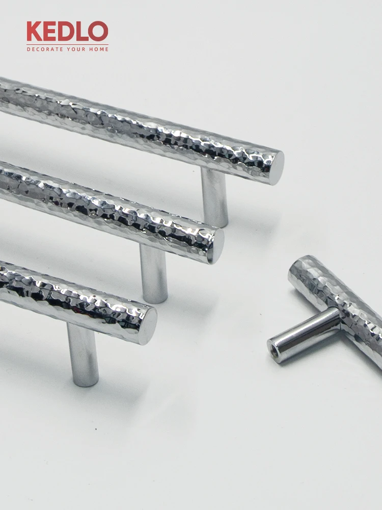 KEDLO Moderner Luxusgriff mit Hammermuster für Küchenschränke, glänzendes Chrom-Silber, langer Griff für Schranktüren und Schubladen, T-Griff – Detail 5
