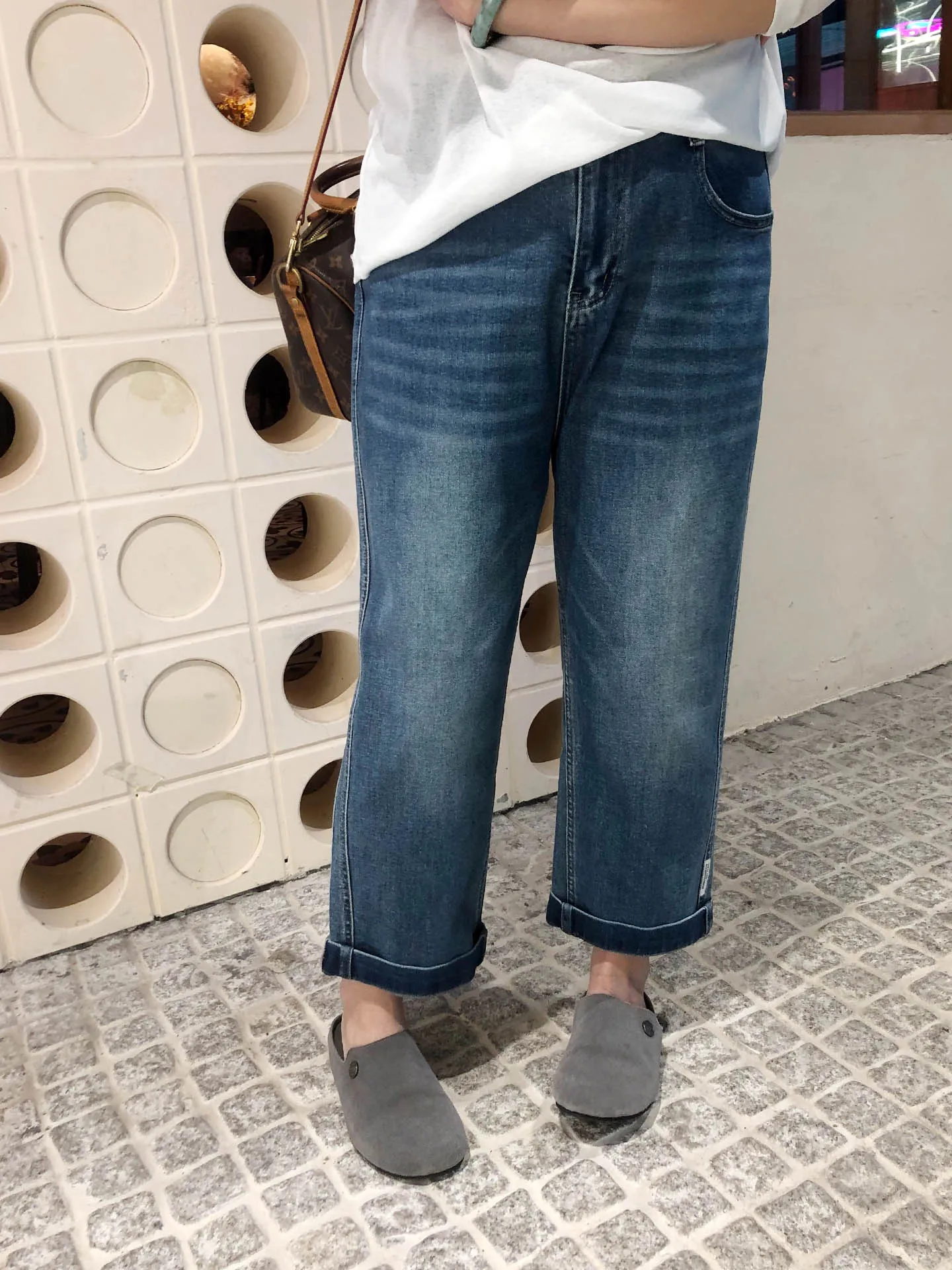 

Slimming Large Size Loose Straight Leg Jeans High Waist Cotton Stretch Denim Ladies plus Size 200 Pou Nine Inch Breadsti...