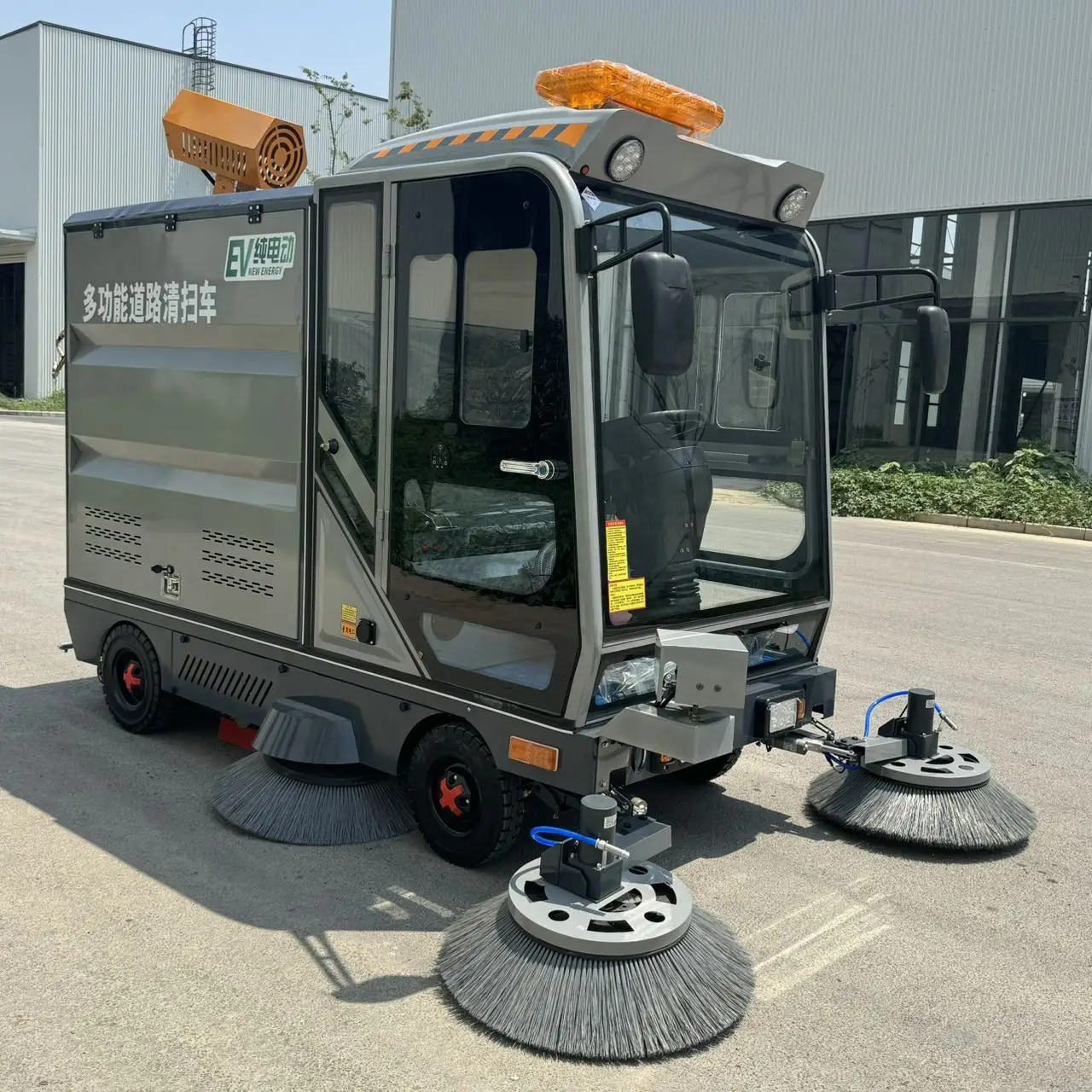 Large Industrial Ride on Road Sweeper Electric Floor Cleaning Machine for Municipal Parks Public Plazas Highway Service Area