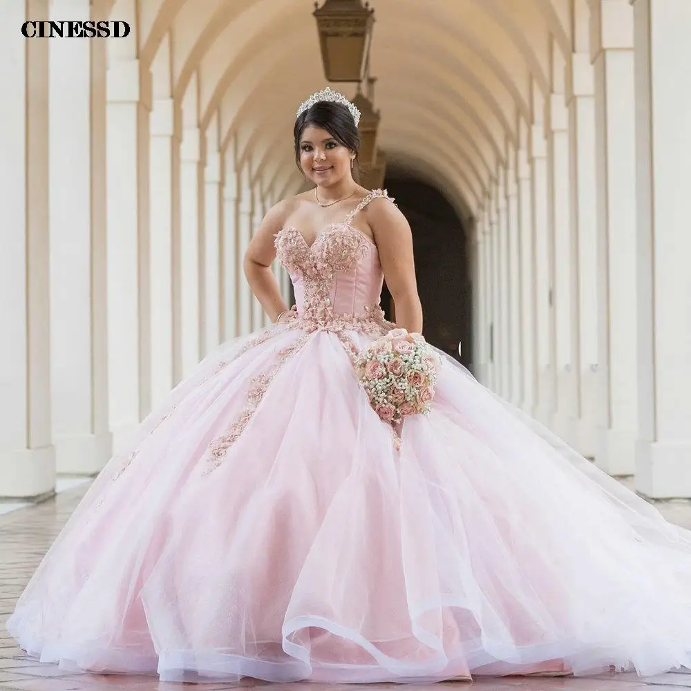 فساتين Quinceanera بحزام كتف واحد وردي ، مقاس كبير ، فستان كرة ، زهور مصنوعة يدويًا ، لؤلؤ مطرز بالخرز ، حلو 15 ، فستان حفلة موسيقية ، 15