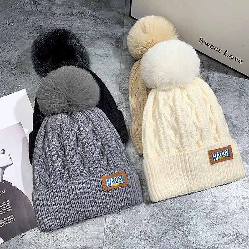 Berretto da donna in peluche addensato tinta unita berretto da donna autunno caldo cappelli all'uncinetto cappello lavorato a maglia con pompon da donna autunno e inverno