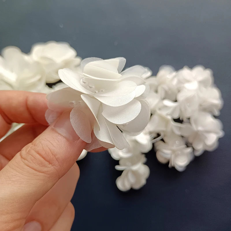 1Pcs Beaded Lace 4cm Pearl Flower Patches Beaded Appliqued DIY Craft Sewing Sew-On Wedding Dress Christmas Garment Decoration