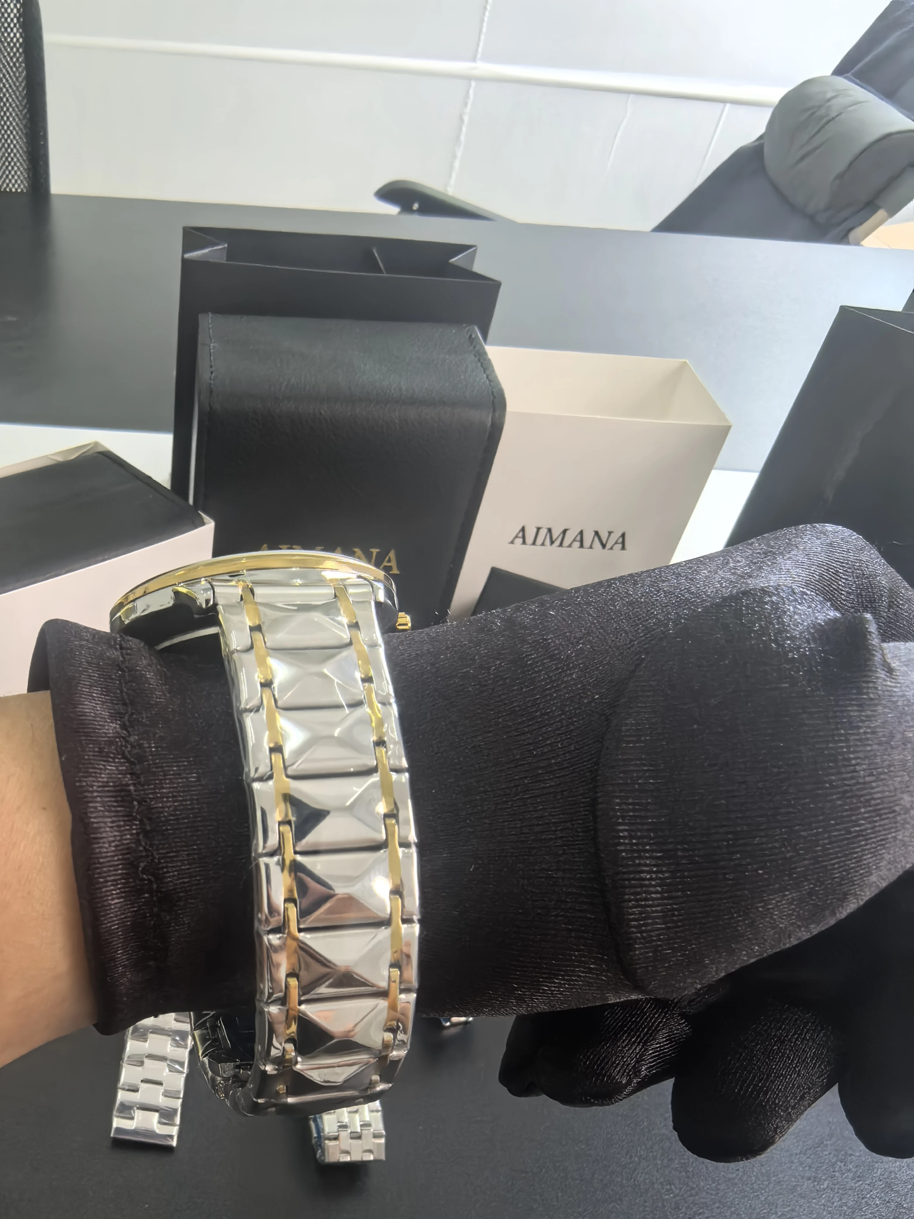 جانب خلفي ميكانيكي، ساعة جميلة مع حصان ذهبي، لبلدان الشرق الأوسط وساعة كوارتز للجنسين