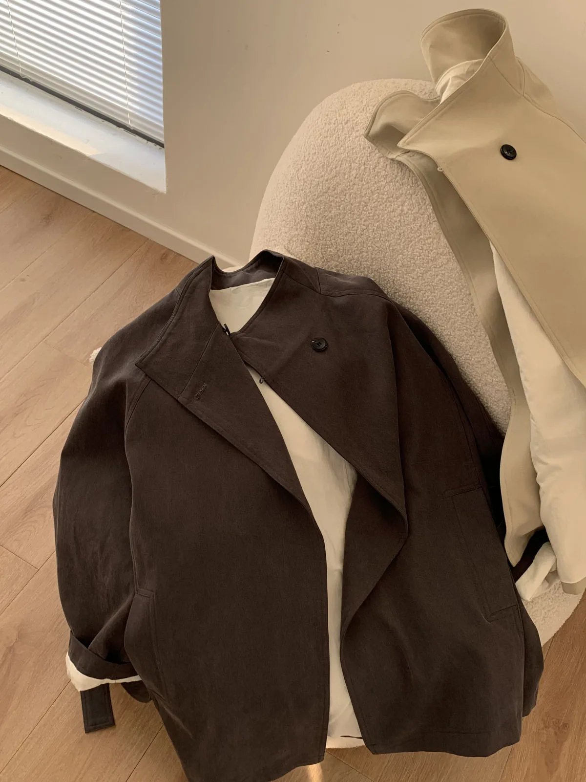 

Модное утепленное пальто с воротником-стойкой 2024 года, новинка в корейском стиле, на одной пуговице, простое, свободное, укороченное, для женщин