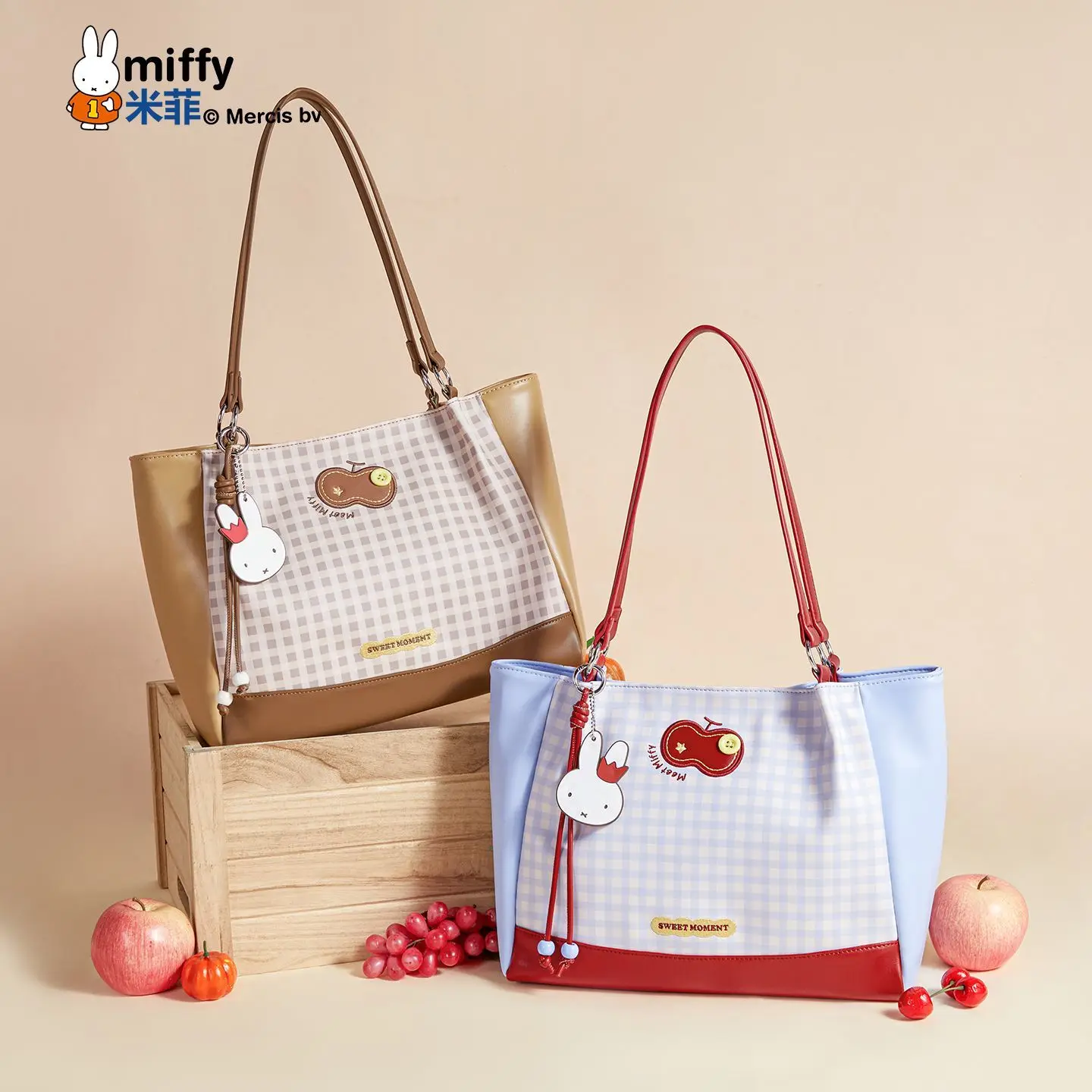 

Miffy Shoulder Bag Kawaii Girls Miffy Rabbit Red Apple College Style Handbag Student Large Capacity Versatile Shopping Bag