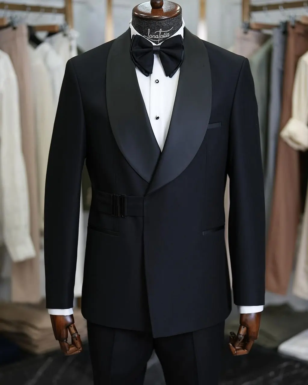 2 Pieces Formal Men Suits with Buckle Shawl Lapel Custom Made Wedding Tuxedo for Prom Celebrity Party Jacket with Pants