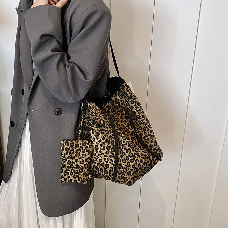 Retro Large-capacity Leopard Print Tote Bag Women\'s Early Autumn New Fashion Versatile Shoulder Bag Cross-border Messenger Bag