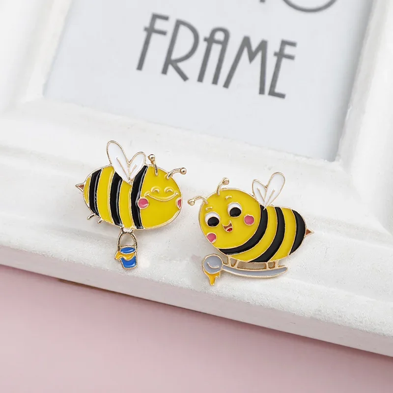 Shining U Cute Cartoon Bee Brooch Pin Gather Nectar Fashion Accessory for Bag Clothing