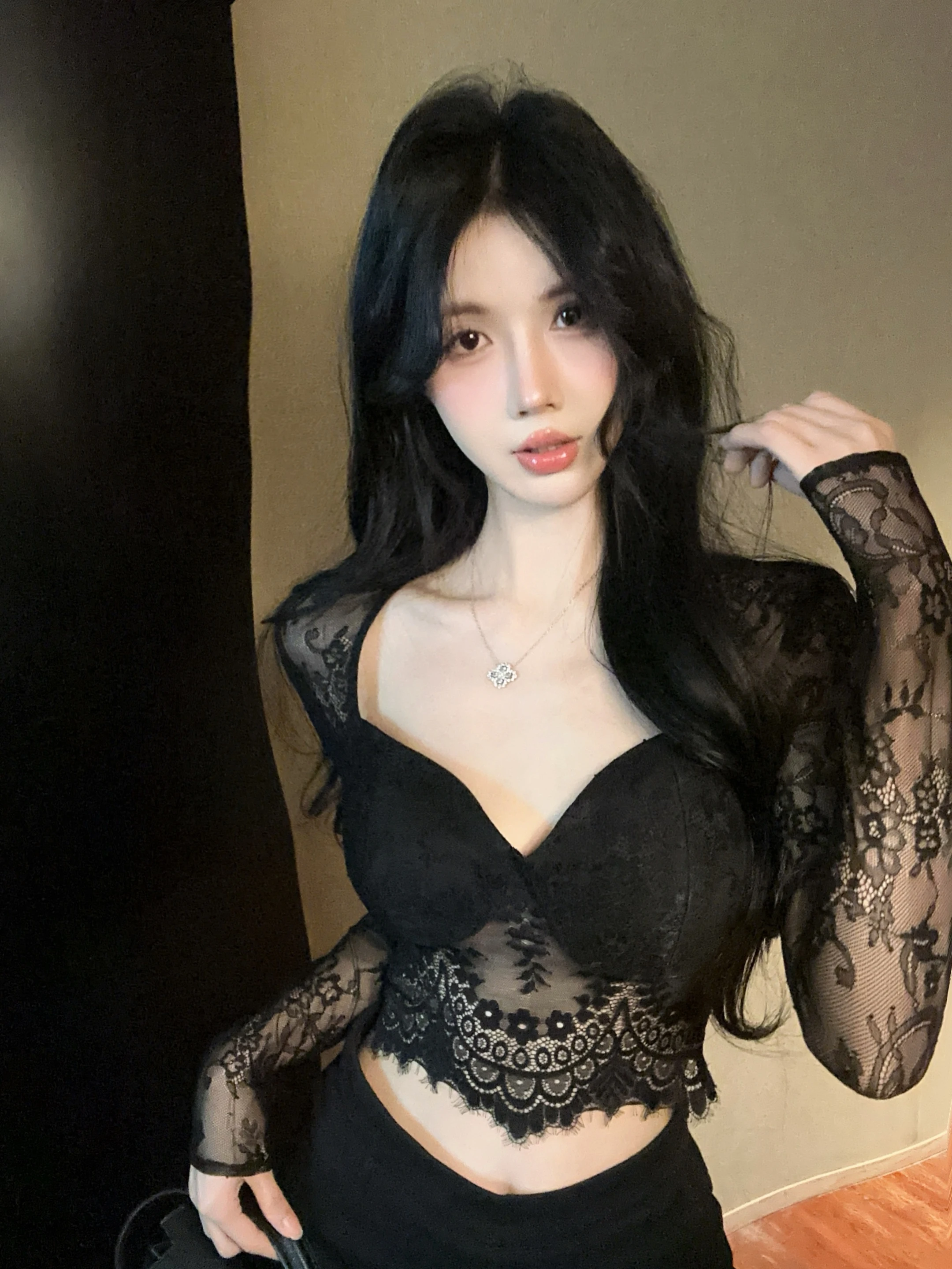 

Сексуальный черный кружевной укороченный топ Pure Desire Style для женщин, облегающая базовая рубашка с длинным рукавом и встроенными чашечками, укороченная базовая рубашка
