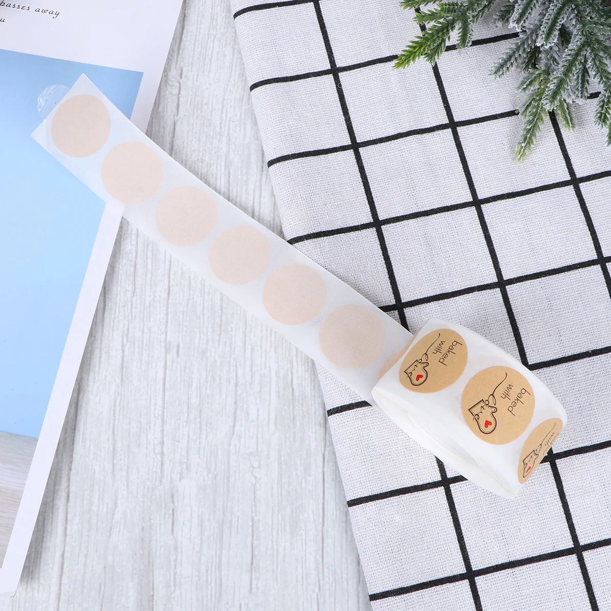 

500Pcs Kraft Paper Stickers Self-Adhesive Strong Adhesive DIY Baking Packing Wrapping Gift Label for Candy Biscuit Decor