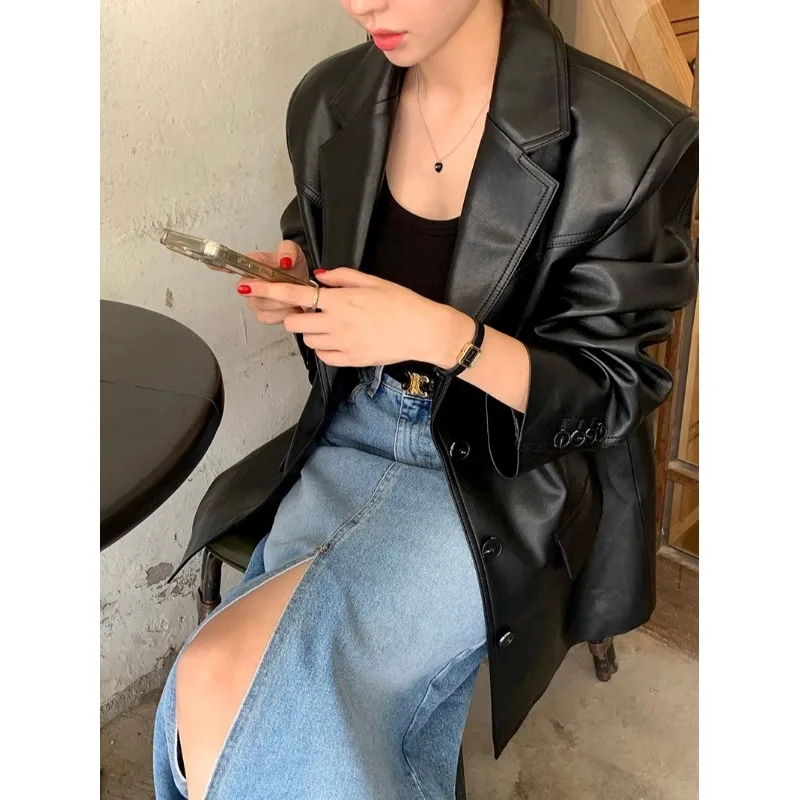 เสื้อแจ็คเก็ตหนัง PU สไตล์เรโทรสุดชิคสำหรับผู้หญิง ดีไซน์เรียบง่าย สวมใส่สบาย ให้ความรู้สึกหรูหรา เหมาะสำหรับใส่เที่ยวเล่นหรือเดินทางไปทำงาน