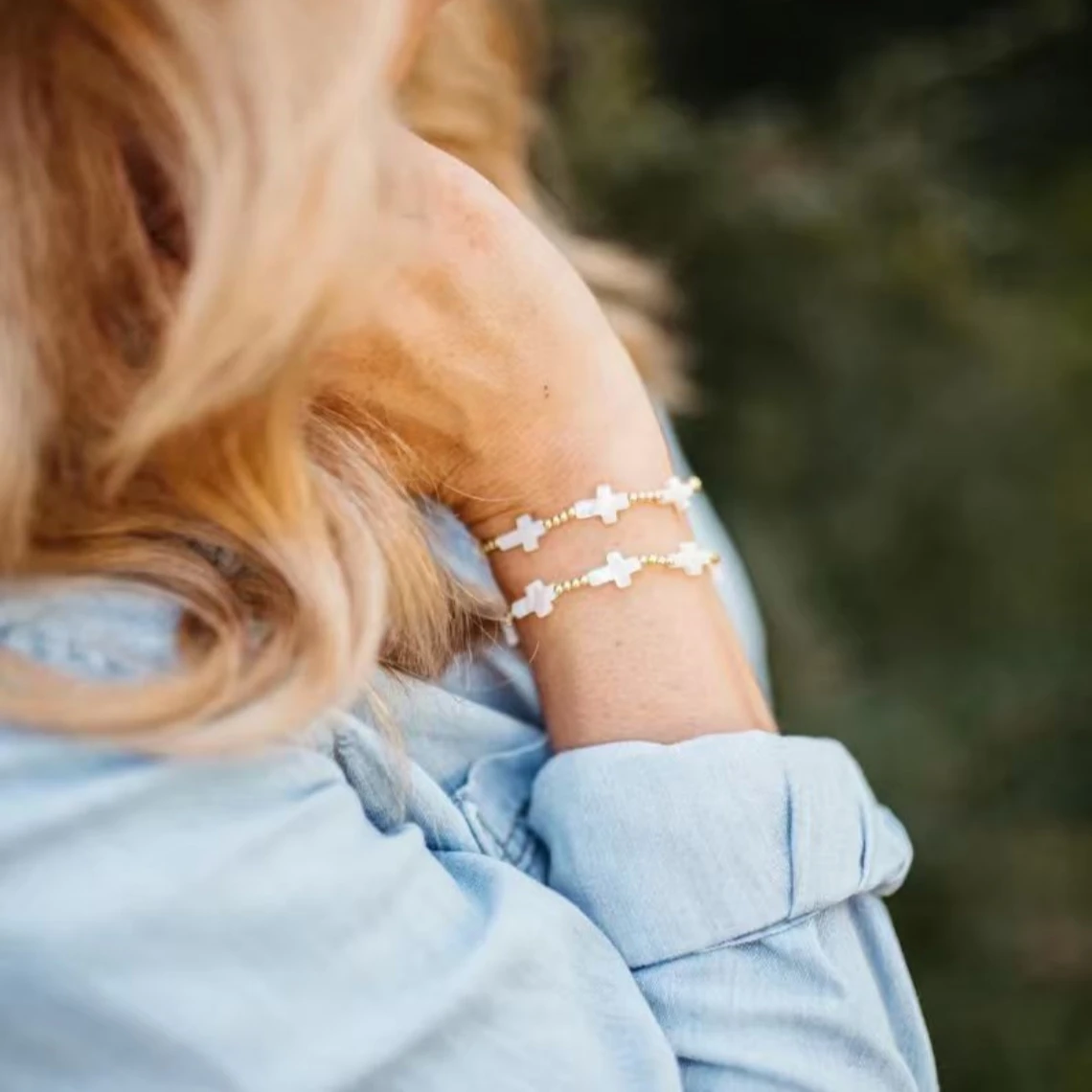 

Vlen Minimalist White Shell Cross Bracelet Gold Plated Beads Dainty Christian Religious Christmas Gift Jewelry for Women