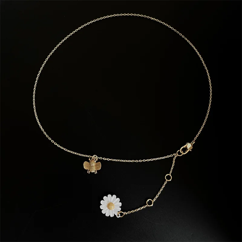 Niche daily commuting temperament bee white enamel glaze daisy flower necklace collarbone chain jewelry women