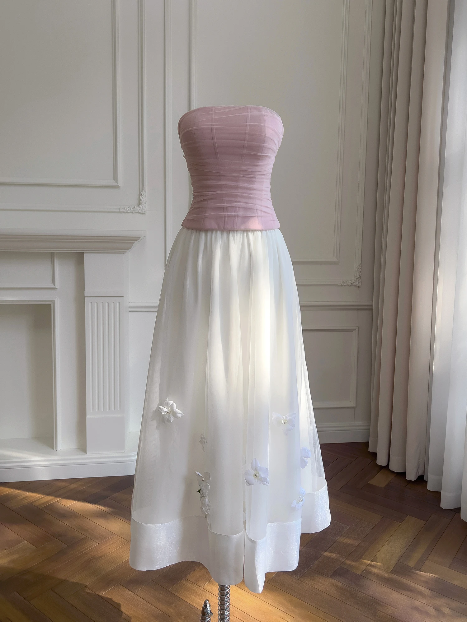 

Sweet Ele Pink Age-Defng Strapl Top with White Embroidered Flower Me Long Skirt Holiday Outfit Korean Sle High W...