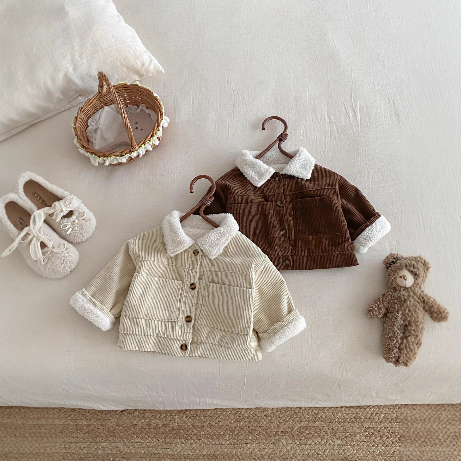 

New Korean Baby and Toddler Clothing for Boys and Girls Winter Thick Lambhair Warm Windproof Jacket Retro Corduroy Cotton Jacket