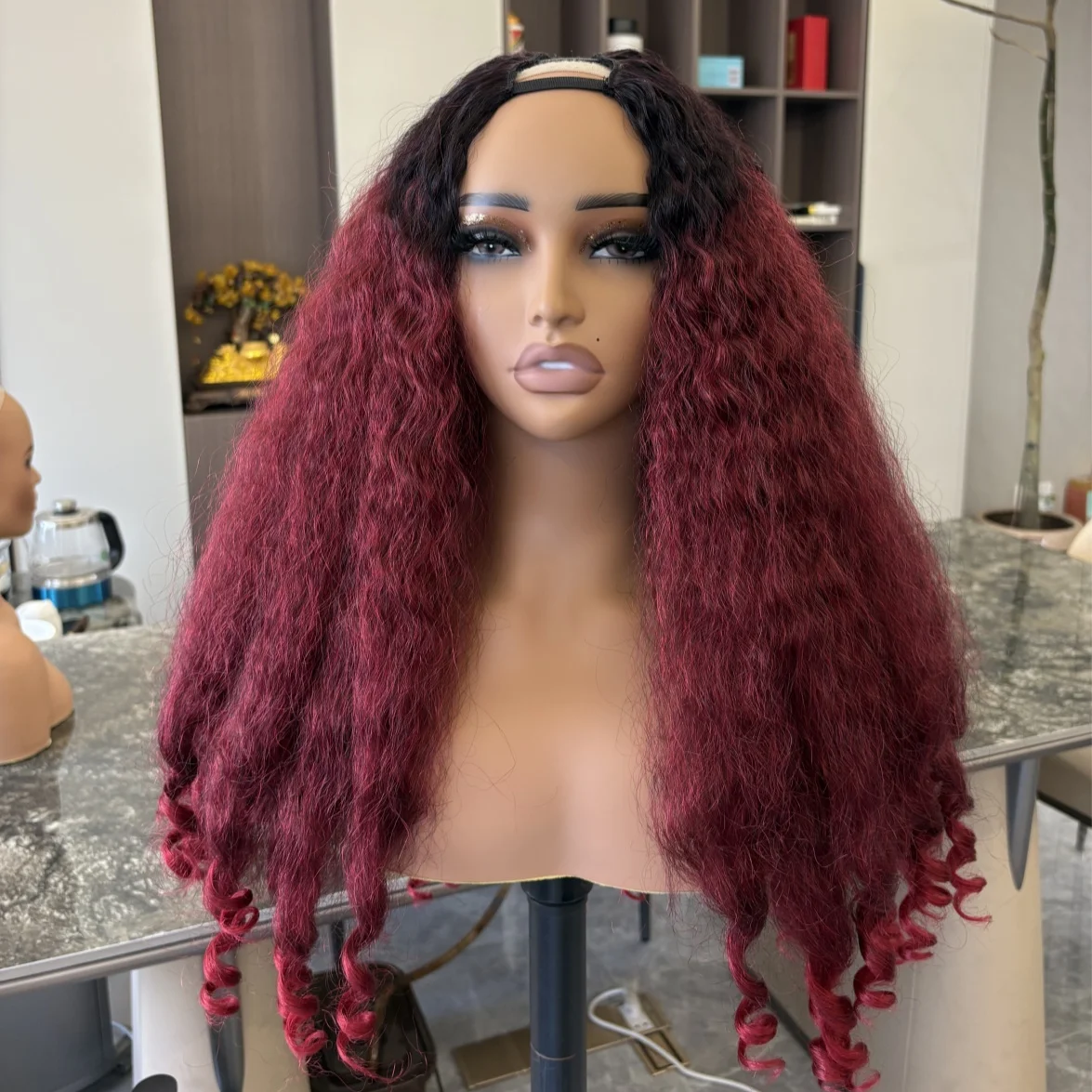

Ombre Highlight Black to Red Афро-кудрявый парик Vpart Kinky Straight с вьющимися концами Парик Полностью машинного производства Парик для чернокожих женщин