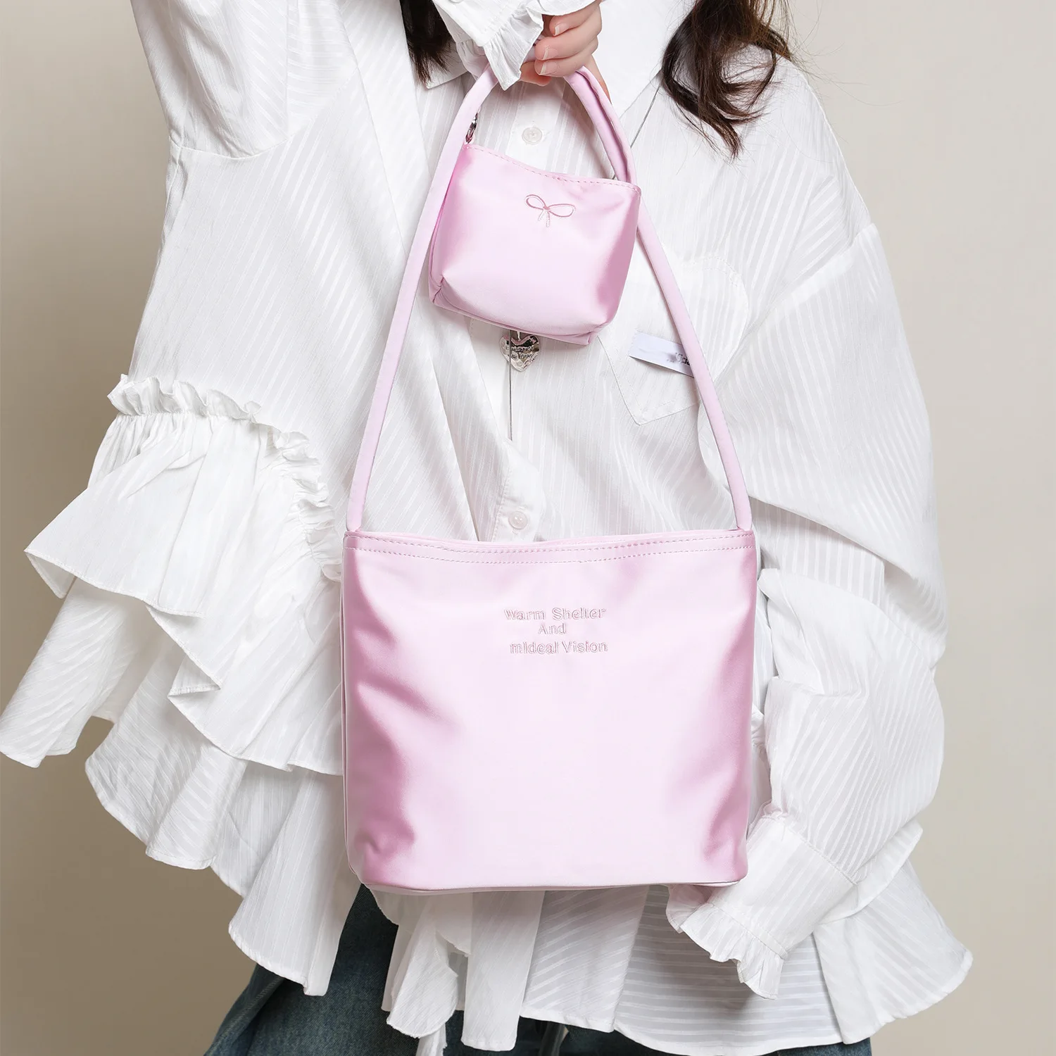 Silk lady's handbag, change purse, large capacity water bucket bag, lightweight single shoulder tote bag